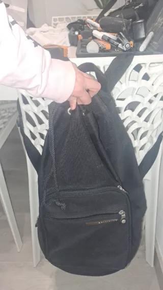 Mochila negra multiusos