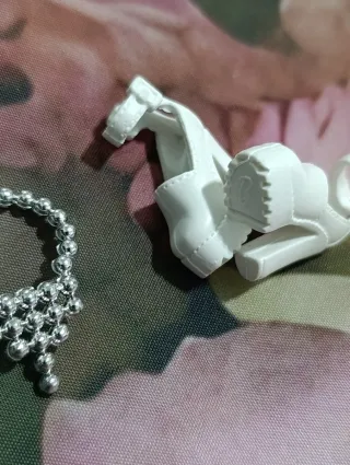 Zapatos y collar muñeca Barbie
