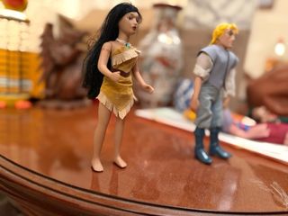 Muñecos Disney Porcelana Pocahontas y John Smith