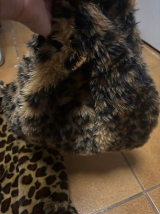 Chaqueta y bolso estampado leopardo