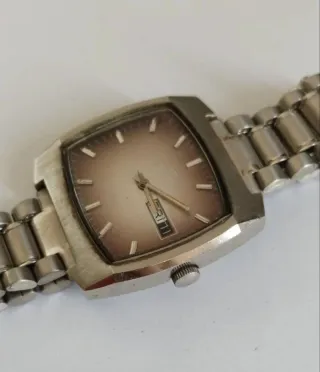 Reloj Helvetia Beat Master automático, funcionando