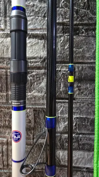 Caña y Carrete Akami combo