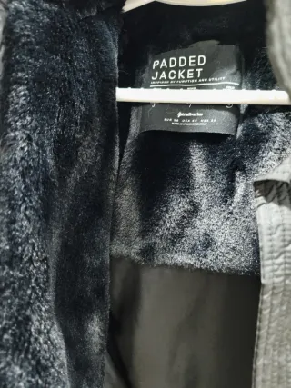 Chaqueta acolchada Stradivarius negra