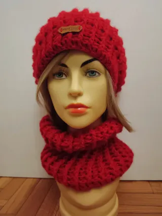 Set berretto e scaldacollo rosso fatto a mano