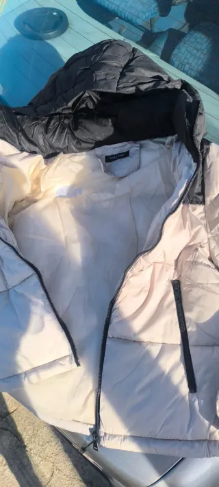 Chaqueta The North Face Beige y Negra Mujer