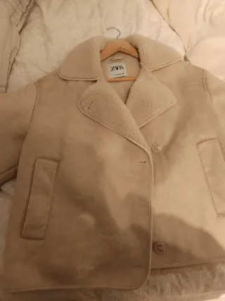 Abrigo Zara Beige con Borrego