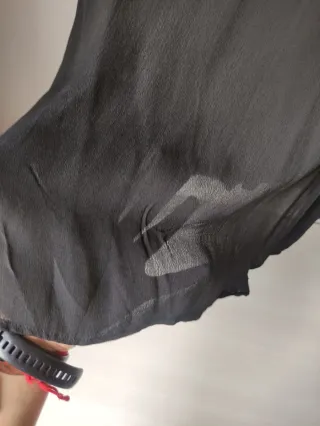 Blusa negra bordada floral