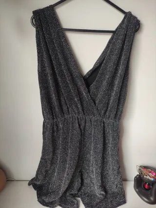 Mono corto plateado brillante