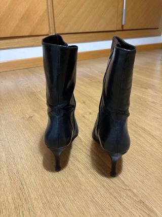 Botines altos de piel