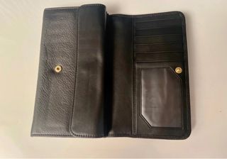 Cartera Negra con Diseño Floral