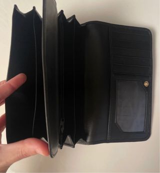 Cartera Negra con Diseño Floral