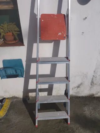 Escalera de mano 4 peldaños