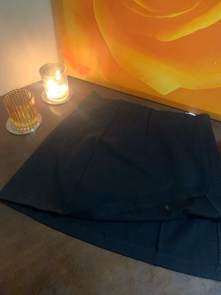 Minifalda entallada Stradivarius negra