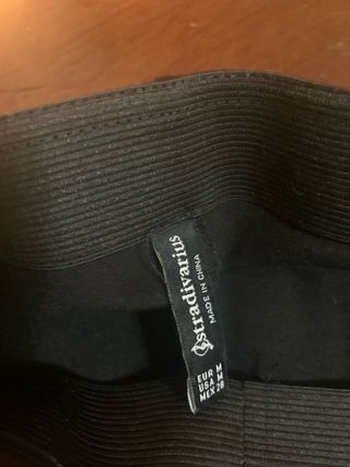 Minifalda entallada Stradivarius negra