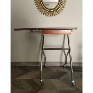 Mesita auxiliar Mid-Century con ruedas
