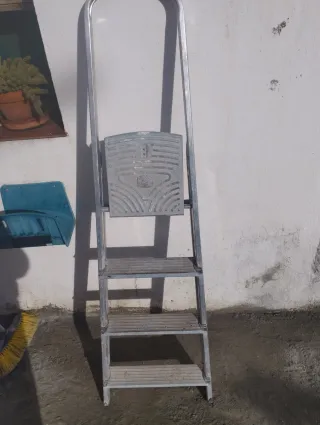 Escalera de mano 3 peldaños aluminio