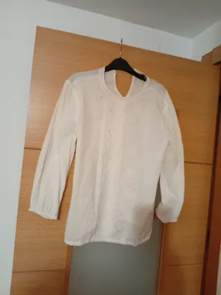 Blusa blanca manga larga bordada