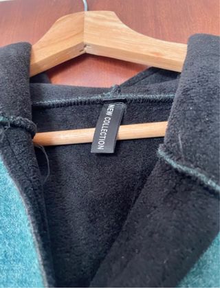 Chaqueta verde con capucha