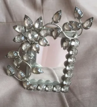 Mini espejo metálico decorativo