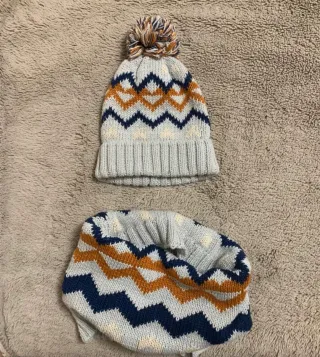 Conjunto gorro y buff niña estampado