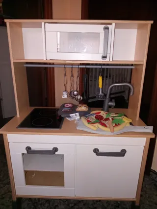 Cocinita de madera IKEA con accesorios nueva