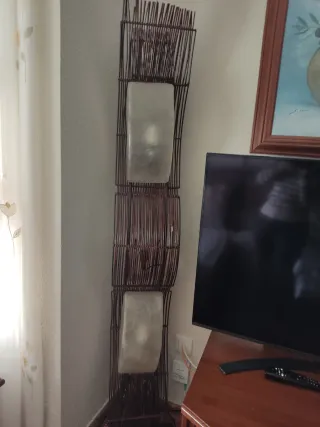 Lámpara de pie mimbre y cristal