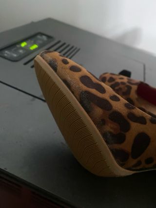 Zapatos de salón con estampado de leopardo