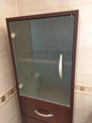 Mueble auxiliar baño madera y cristal