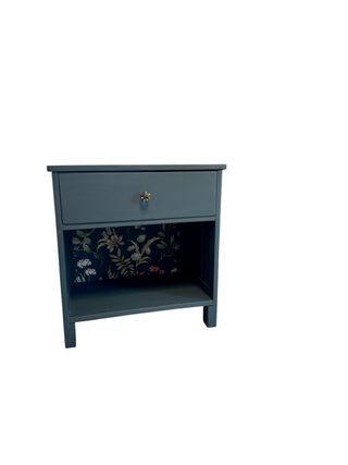 Cómoda y mesitas renovadas