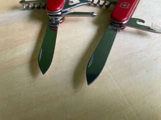 2 Canivetes Victorinox Explorer e Spartan