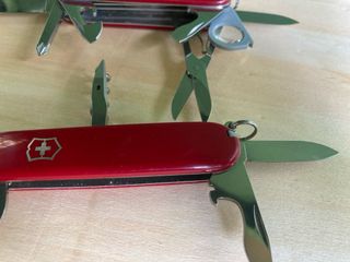 2 Canivetes Victorinox Explorer e Spartan