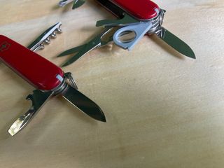 2 Canivetes Victorinox Explorer e Spartan