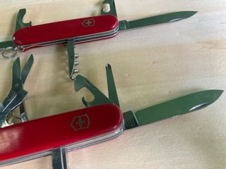 2 Canivetes Victorinox Explorer e Spartan