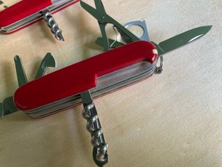 2 Canivetes Victorinox Explorer e Spartan