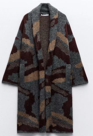 Abrigo largo punto Zara estampado