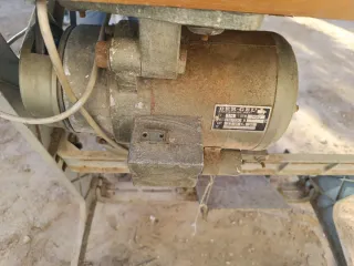 Máquina de coser Alfa se vende con todas sus pieza