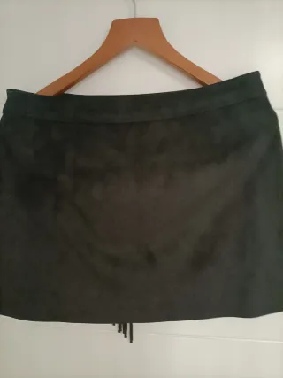 Falda negra con flecos