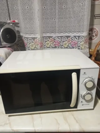Microondas GRUNKEL blanco