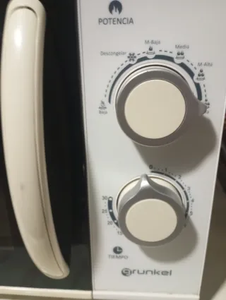 Microondas GRUNKEL blanco