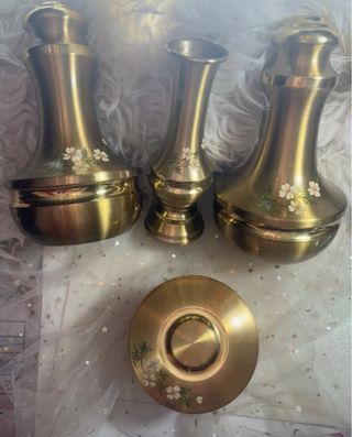 Set trucco dorato in metallo