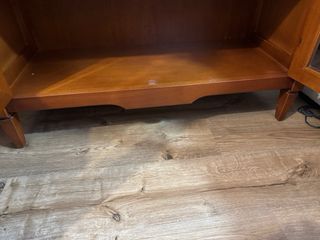 Mueble de salón con vitrina y cajón