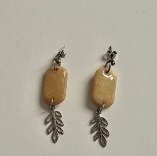 Pendientes largos detalle hoja dorados y plateados