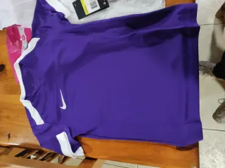 Camiseta Nike Infantil Morada Talla S