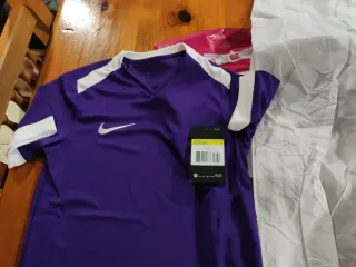 Camiseta Nike Infantil Morada Talla S