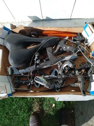 Lote piezas bicicleta: sillín, pedales, frenos