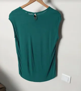 Camiseta verde satinada