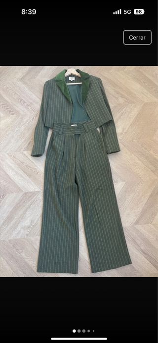 Traje de chaqueta verde a rayas
