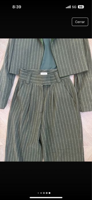 Traje de chaqueta verde a rayas