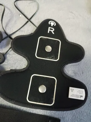 Electroestimulador muscular slendertone.