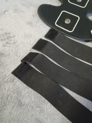 Electroestimulador muscular slendertone.